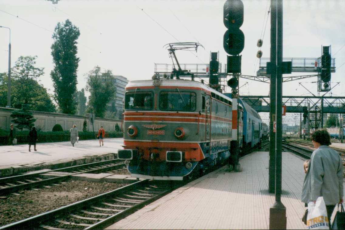 ro e44 bobo 3400kw in buc nord may 98.jpg
