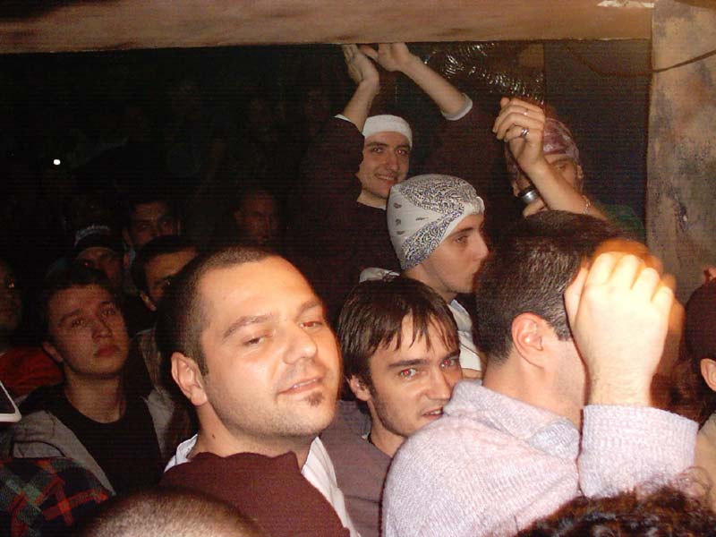 publicu prin spate.JPG